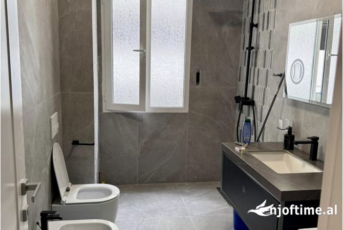 Shtepi ne shitje Apartament ne Tirane, 1+1, Mobilimi E mobiluar, Pagesa 125,000  Euro.