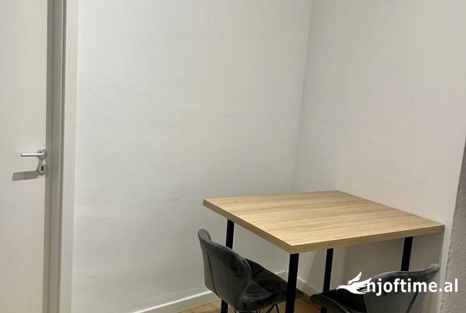 Shtepi ne shitje Apartament ne Tirane, 1+1, Mobilimi E mobiluar, Pagesa 148,000  Euro.