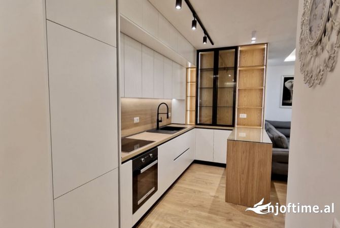 Shtepi me qera 2+1 ne Tirane - 1,300 Euro