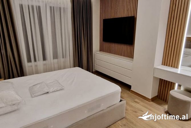 Shtepi me qera 2+1 ne Tirane - 1,300 Euro