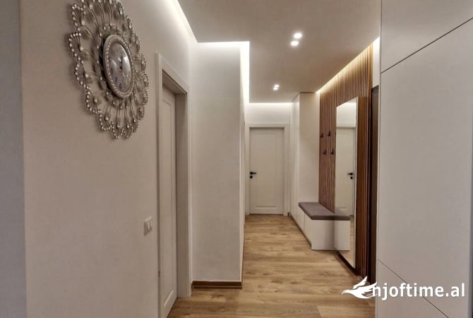 Shtepi me qera Apartament ne Tirane, 2+1, Mobilimi E mobiluar, Pagesa 1,300  Euro.