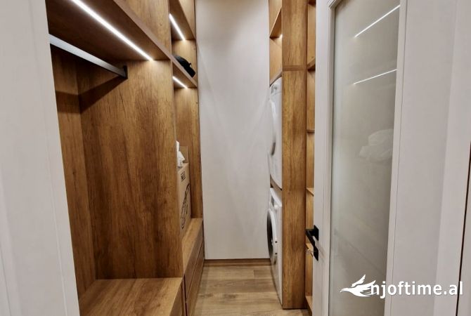 Shtepi me qera Apartament ne Tirane, 2+1, Mobilimi E mobiluar, Pagesa 1,300  Euro.