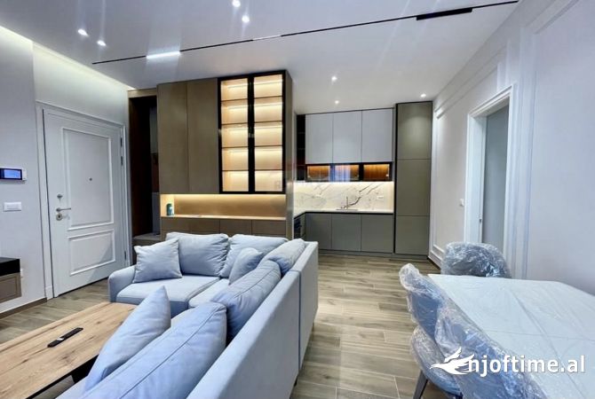 Shtepi me qera 2+1 ne Tirane - 1,300 Euro