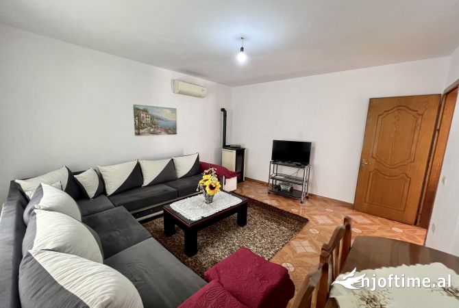 Shtepi me qera 2+1 ne Tirane - 800 Euro