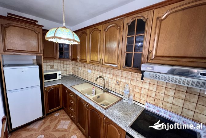 Shtepi me qera Apartament ne Tirane, 2+1, Mobilimi E mobiluar, Pagesa 800  Euro.