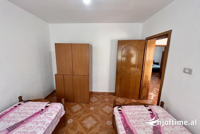 Shtepi me qera Apartament ne Tirane, 2+1, Mobilimi E mobiluar, Pagesa 800  Euro.