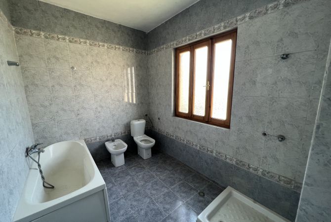 Shtepi me qera Shtepi Private ne Tirane, 5+1, Mobilimi Bosh, pa mobiluar, Pagesa 2,300  Euro.