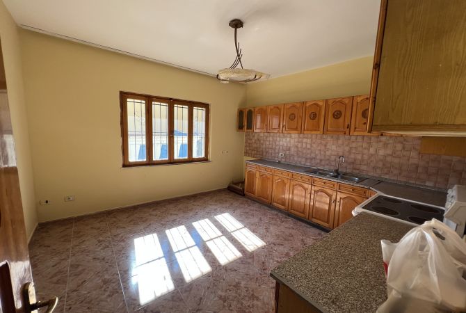 Shtepi me qera Shtepi Private ne Tirane, 5+1, Mobilimi Bosh, pa mobiluar, Pagesa 2,300  Euro.