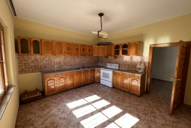 Shtepi me qera Shtepi Private ne Tirane, 5+1, Mobilimi Bosh, pa mobiluar, Pagesa 2,300  Euro.