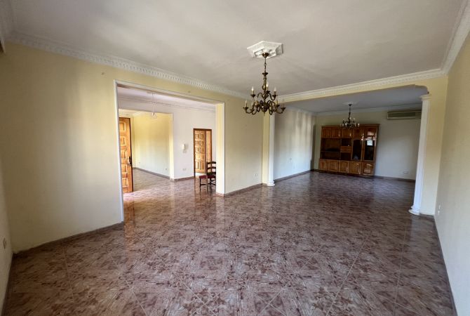 Shtepi me qera 5+1 ne Tirane - 2,300 Euro