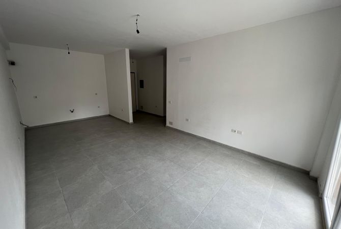 Shtepi me qera 2+1 ne Tirane - 450 Euro