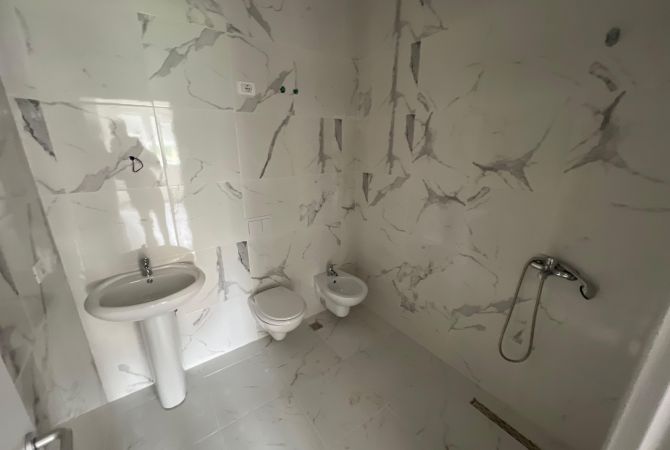 Shtepi me qera Apartament ne Tirane, 2+1, Mobilimi E mobiluar, Pagesa 450  Euro.