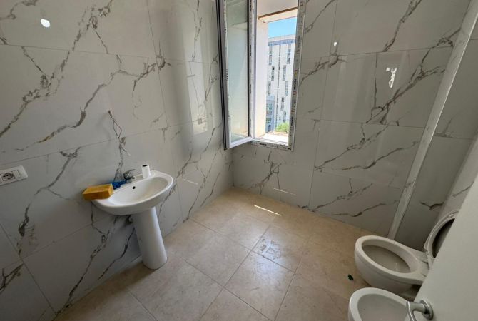 Shtepi me qera Apartament ne Tirane, 2+1, Mobilimi E mobiluar, Pagesa 550  Euro.