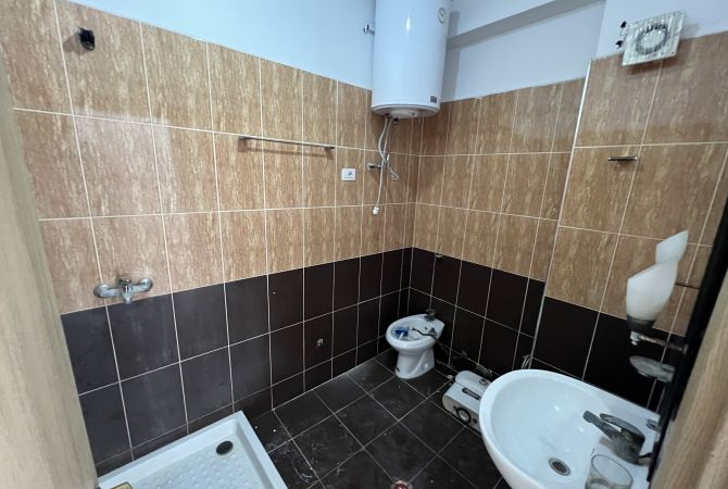 Shtepi ne shitje Apartament ne Tirane, 2+1, Mobilimi E mobiluar, Pagesa 149,000  Euro.