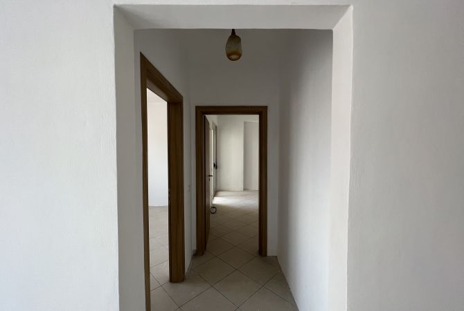 Shtepi ne shitje Apartament ne Tirane, 2+1, Mobilimi E mobiluar, Pagesa 149,000  Euro.