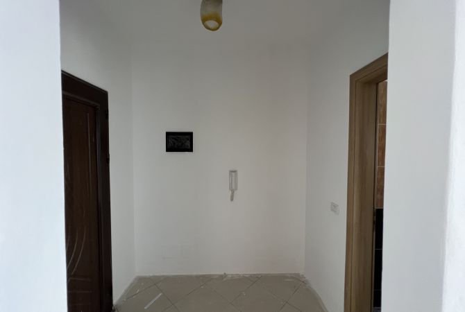 Shtepi ne shitje Apartament ne Tirane, 2+1, Mobilimi E mobiluar, Pagesa 149,000  Euro.