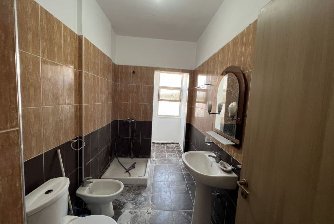 Shtepi ne shitje Apartament ne Tirane, 2+1, Mobilimi E mobiluar, Pagesa 149,000  Euro.