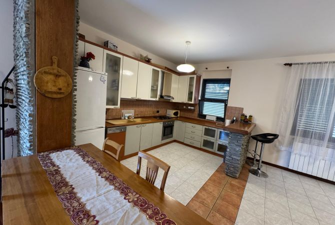 Shtepi ne shitje Vila Luksoze ne Tirane, 7+1, Mobilimi E mobiluar, Pagesa 465,000  Euro.