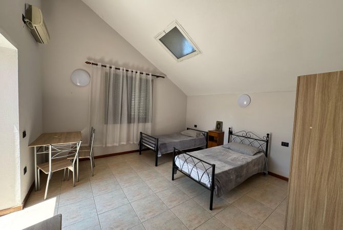 Shtepi ne shitje Vila Luksoze ne Tirane, 7+1, Mobilimi E mobiluar, Pagesa 465,000  Euro.