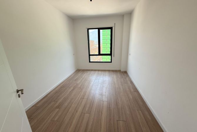Shtepi ne shitje Apartament ne Tirane, 3+1, Mobilimi Bosh, pa mobiluar, Pagesa 177,190  Euro.