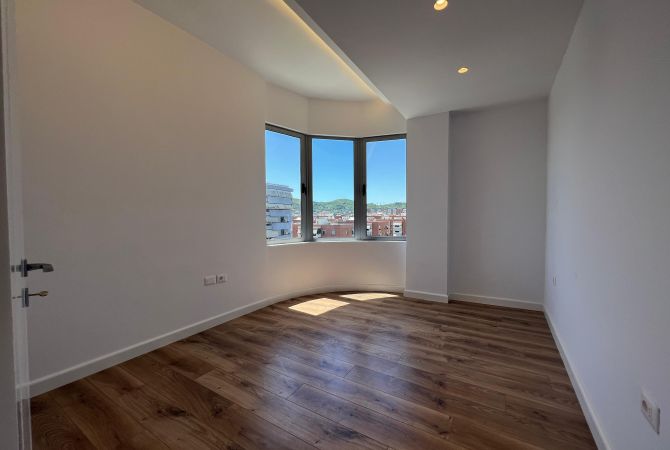 Shtepi ne shitje Apartament ne Tirane, 2+1, Mobilimi Bosh, pa mobiluar, Pagesa 212,000  Euro.