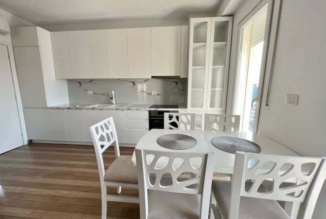 Shtepi me qera Apartament ne Tirane, 2+1, Mobilimi E mobiluar, Pagesa 55,000  Leke.