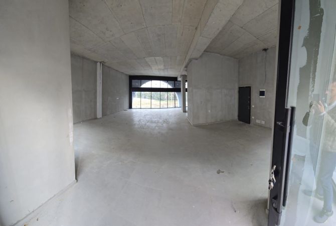 Ambient biznesi me qera 1+1 ne Tirane - 1,880 Euro