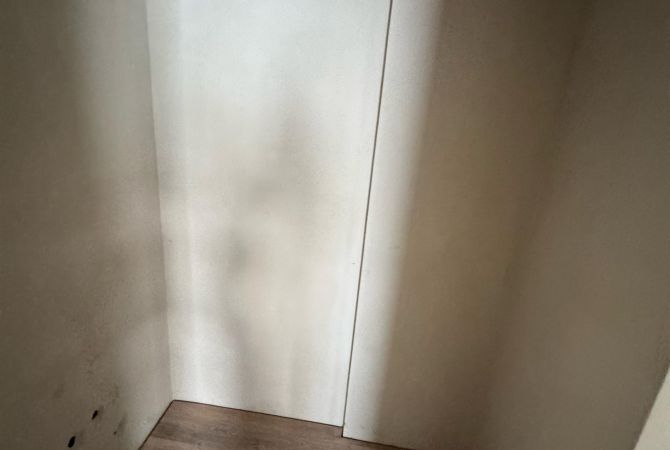 Shtepi ne shitje Apartament ne Tirane, 3+1, Mobilimi Bosh, pa mobiluar, Pagesa 320,000  Euro.