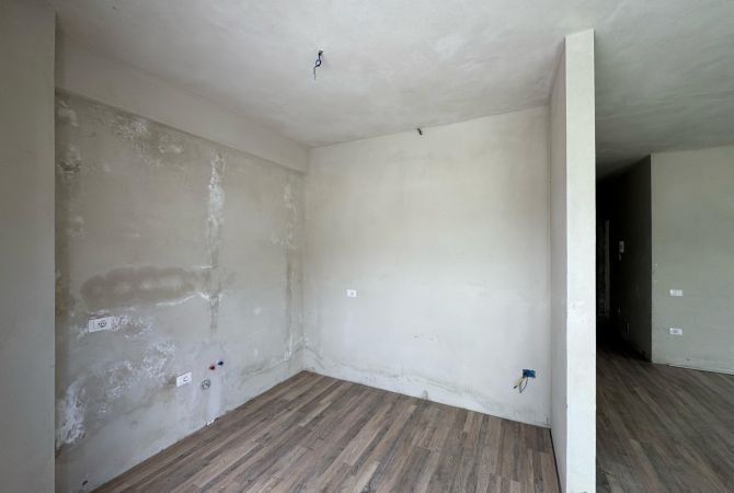 Shtepi ne shitje Apartament ne Tirane, 3+1, Mobilimi Bosh, pa mobiluar, Pagesa 320,000  Euro.