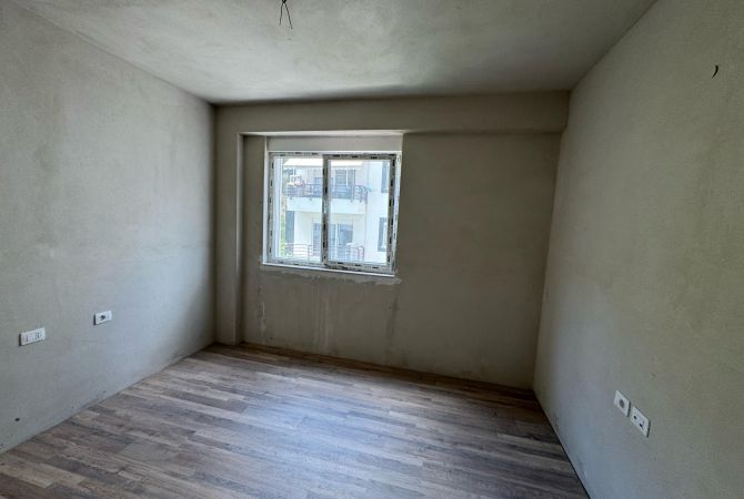 Shtepi ne shitje Apartament ne Tirane, 3+1, Mobilimi Bosh, pa mobiluar, Pagesa 320,000  Euro.