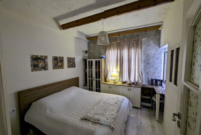 Shtepi ne shitje Apartament ne Tirane, 2+1, Mobilimi E mobiluar, Pagesa 173,000  Euro.