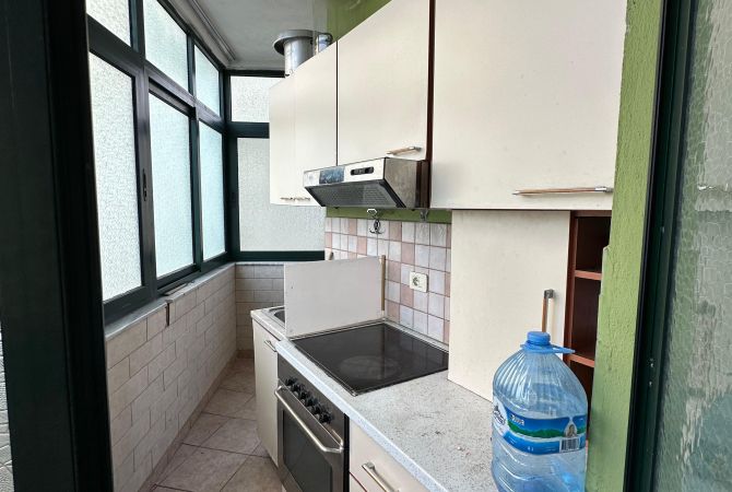 Shtepi me qera Apartament ne Tirane, 3+1, Mobilimi Pjeserisht e mobiluar, Pagesa 110,000  Leke.