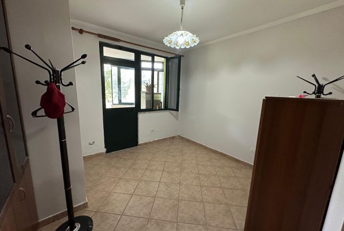 Shtepi me qera Apartament ne Tirane, 3+1, Mobilimi Pjeserisht e mobiluar, Pagesa 110,000  Leke.