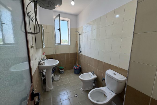 Shtepi ne shitje Apartament ne Tirane, 1+1, Mobilimi Bosh, pa mobiluar, Pagesa 85,000  Euro.