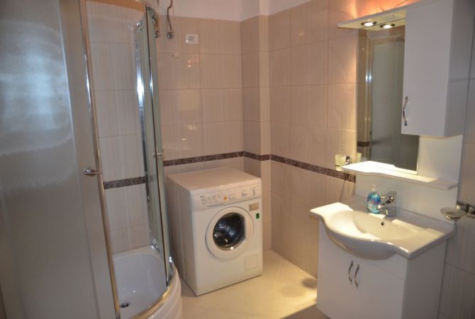 Shtepi me qera Apartament ne Tirane, 4+1, Mobilimi E mobiluar, Pagesa 1,200  Euro.