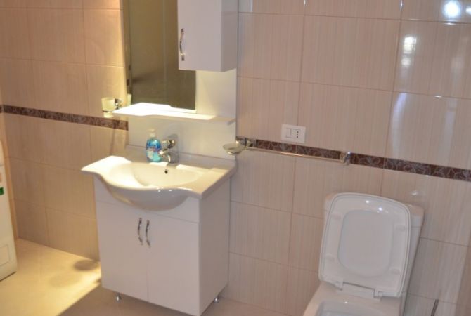Shtepi me qera Apartament ne Tirane, 4+1, Mobilimi E mobiluar, Pagesa 1,200  Euro.