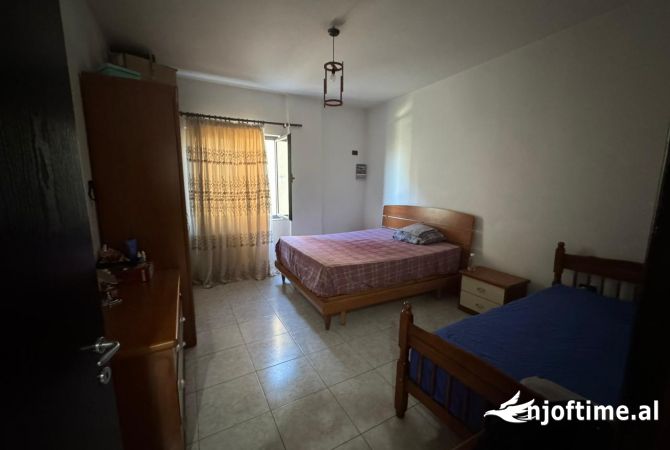 Shtepi ne shitje Apartament ne Tirane, 1+1, Mobilimi E mobiluar, Pagesa 94,500  Euro.