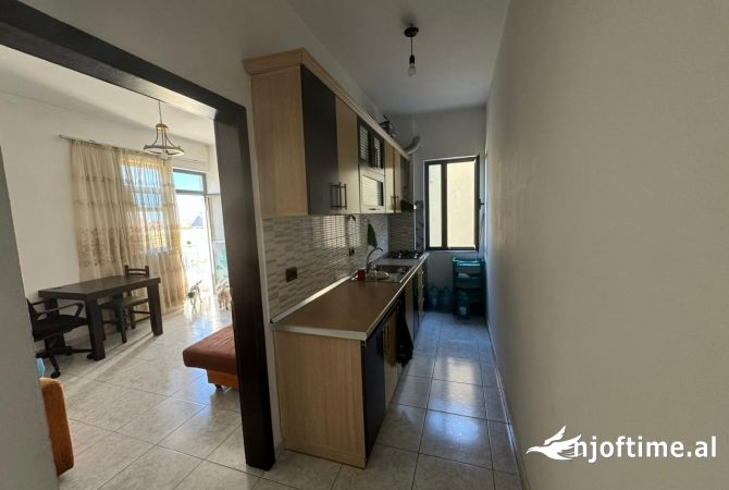 Shtepi ne shitje Apartament ne Tirane, 1+1, Mobilimi E mobiluar, Pagesa 94,500  Euro.