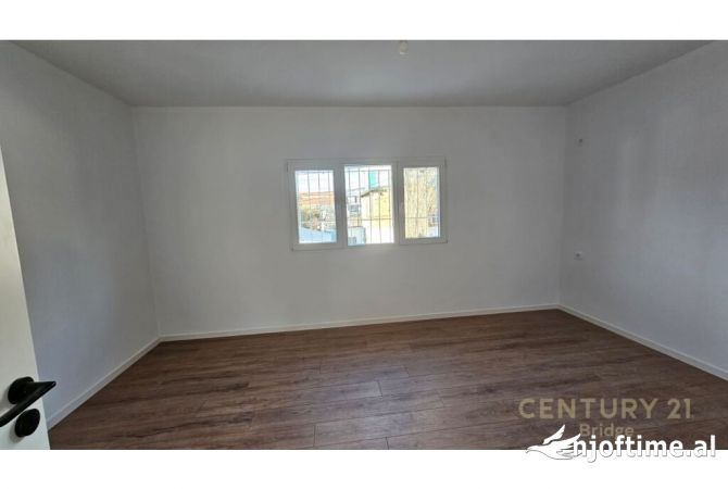 Shtepi ne shitje Apartament ne Tirane, 1+1, Mobilimi Bosh, pa mobiluar, Pagesa 75,000  Euro.
