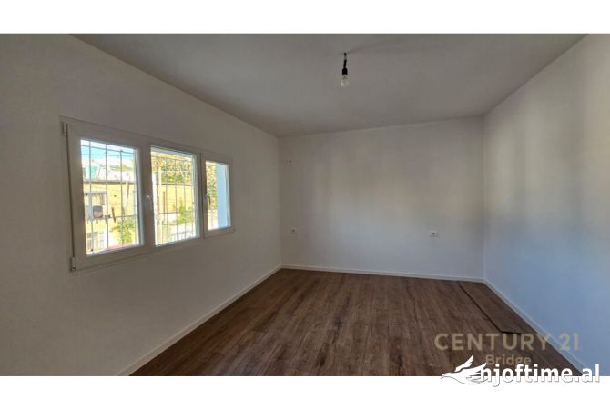 Shtepi ne shitje Apartament ne Tirane, 1+1, Mobilimi Bosh, pa mobiluar, Pagesa 75,000  Euro.