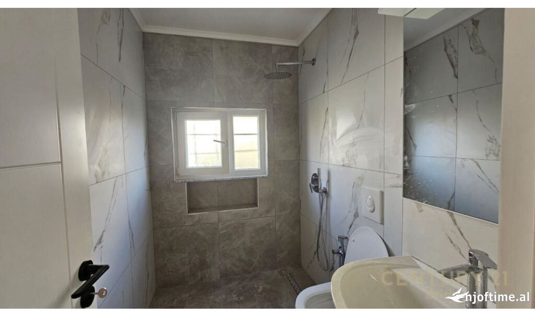 Shtepi ne shitje Apartament ne Tirane, 1+1, Mobilimi Bosh, pa mobiluar, Pagesa 75,000  Euro.