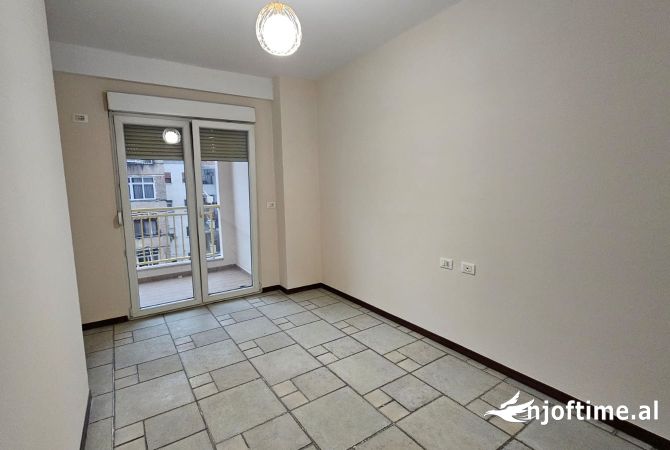 Shtepi me qera Apartament ne Tirane, 2+1, Mobilimi E mobiluar, Pagesa 900  Euro.