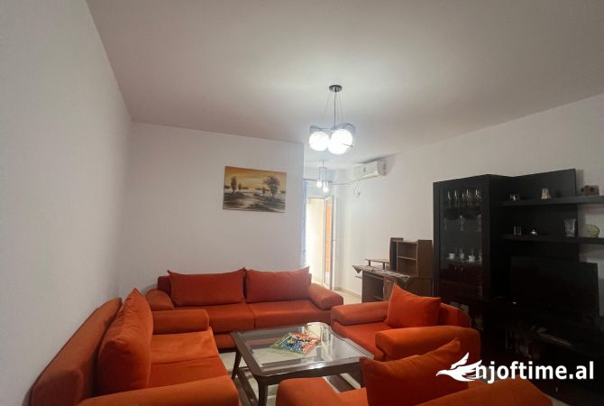 Shtepi me qera 2+1 ne Tirane - 700 Euro