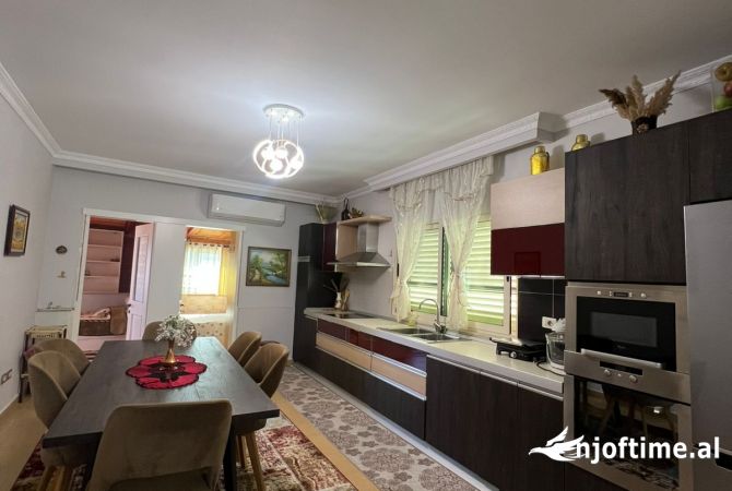 Shtepi me qera 3+1 ne Tirane - 1,000 Euro