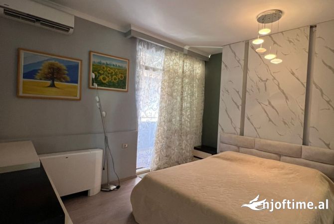 Shtepi me qera Apartament ne Tirane, 3+1, Mobilimi E mobiluar, Pagesa 1,000  Euro.