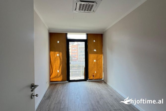 Shtepi me qera 2+1 ne Tirane - 1,200 Euro