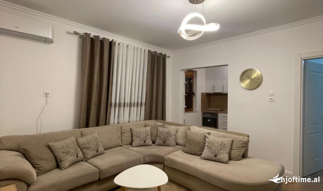 Shtepi me qera Apartament ne Tirane, 3+1, Mobilimi E mobiluar, Pagesa 700  Euro.