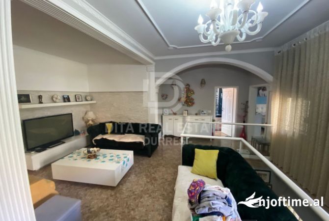 Shtepi ne shitje Shtepi Private ne Durres, 2+1, Mobilimi E mobiluar, Pagesa 190,000  Euro.