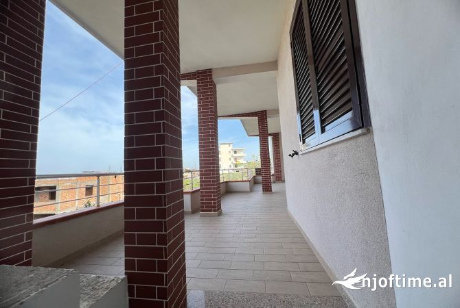 Shtepi ne shitje Duplex(shtepi me 2 kate) ne Durres, 2+1, Mobilimi Pjeserisht e mobiluar, Pagesa 145,000  Euro.