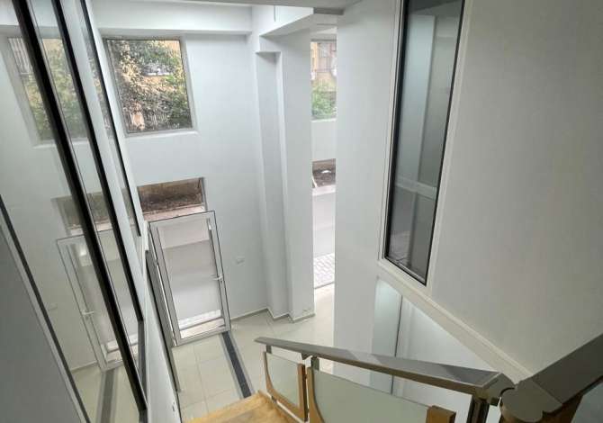 Ambient biznesi me qera 3+1 ne Tirane - 1,000 Euro